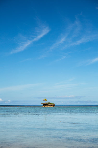 珊瑚礁上的珊瑚岛图片下载