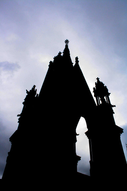 哥特式建筑的剪影图片下载