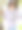穿着针织毛衣的女人在美丽的公园里摆姿势图片下载