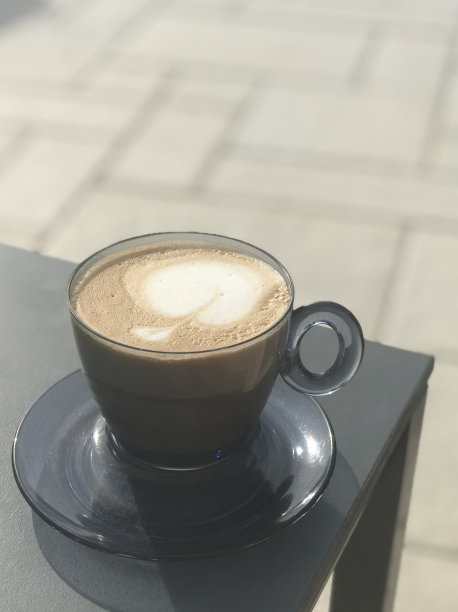 阳光下的咖啡图片下载