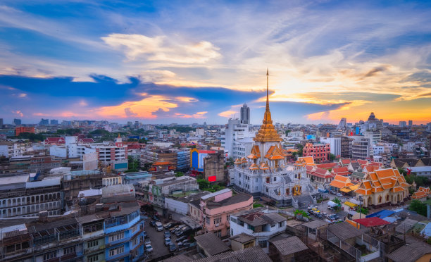 俯视图城市景观Wat Traimitr-withayaram在曼谷市，曼谷，泰国。图片下载