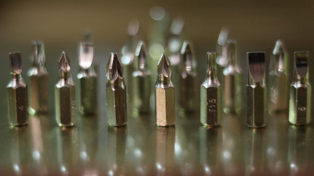 闪亮的金属螺丝起子图片下载