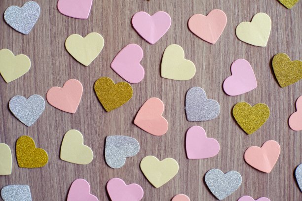 情人节背景与红心。本空间图片下载