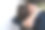 新郎拥抱和微笑图片下载