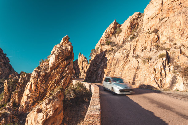 法国科西嘉岛著名的皮亚那卡兰克斯大道图片下载