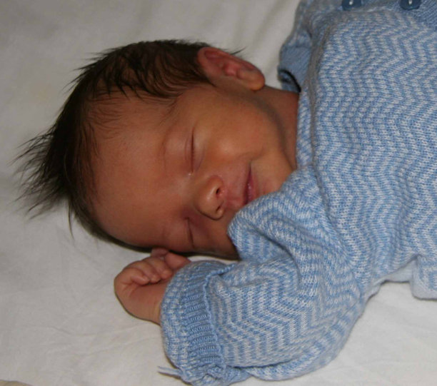 1个月大的孩子图片下载