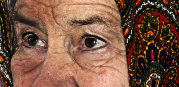 老妇人的眼睛图片下载