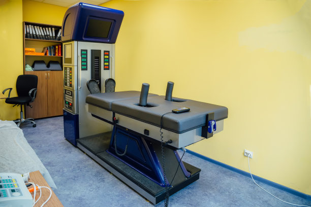 现代设备的非手术脊柱减压程序图片下载