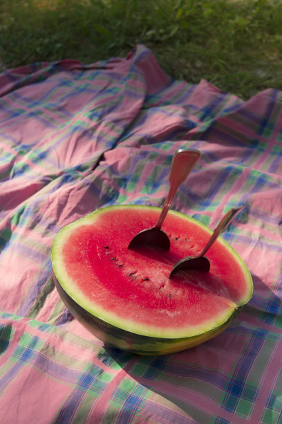 吃甜瓜和勺子图片下载