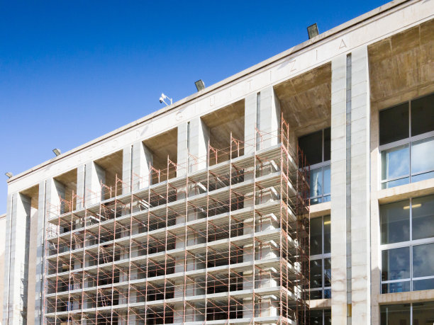 正在翻新的建筑，有脚手架图片下载