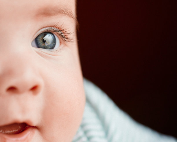 蓝眼睛的女孩图片下载