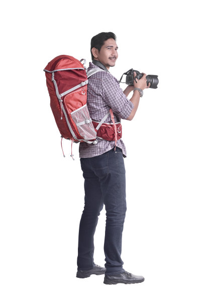 有吸引力的亚洲旅行者背包和相机图片下载