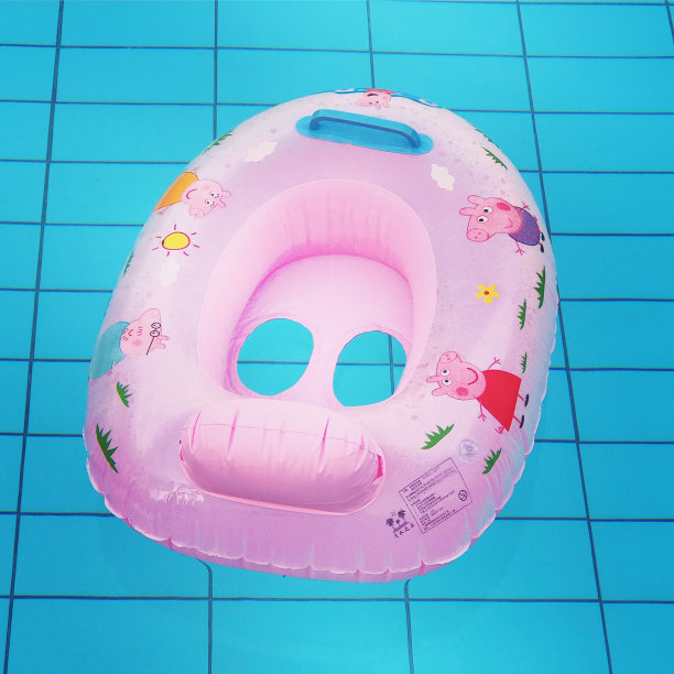 婴儿浮动泳池床图片下载
