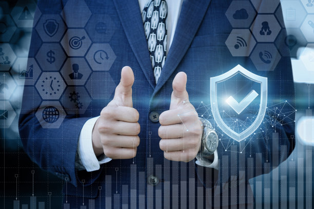 商人竖起大拇指，表示同意。素材图片