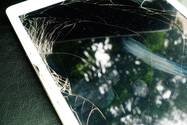 电脑平板电脑屏幕破裂图片下载