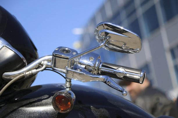 摩托车侧镜。摩托车把手及后视镜。图片下载