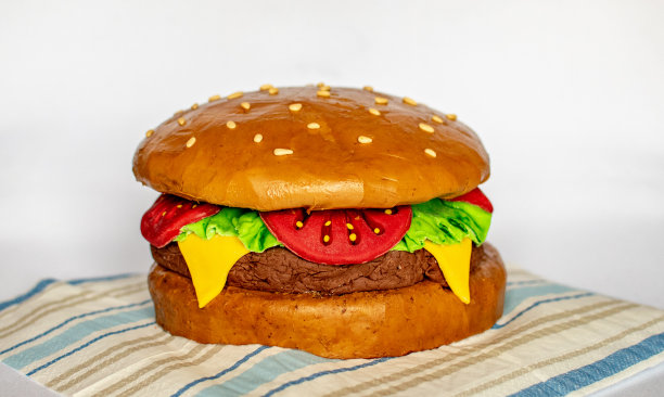 芝士汉堡的生日蛋糕图片下载