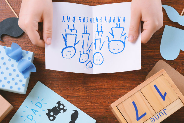 父亲节贺卡与孩子的绘画图片下载