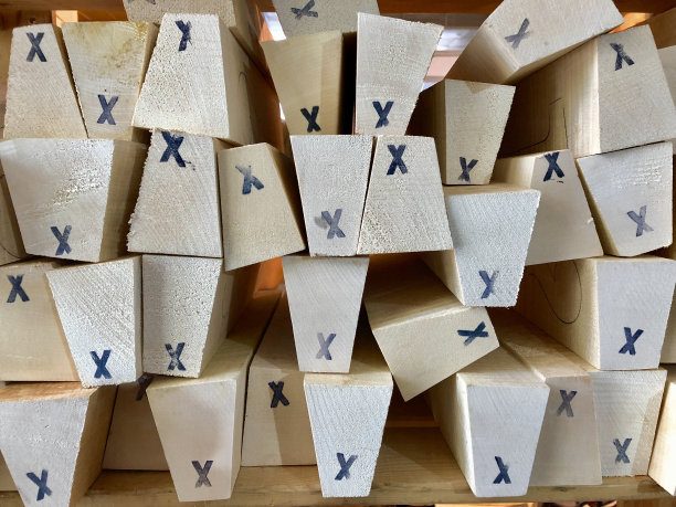 制作小提琴的木条图片下载