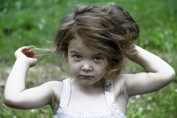 一个漂亮女孩的肖像图片下载