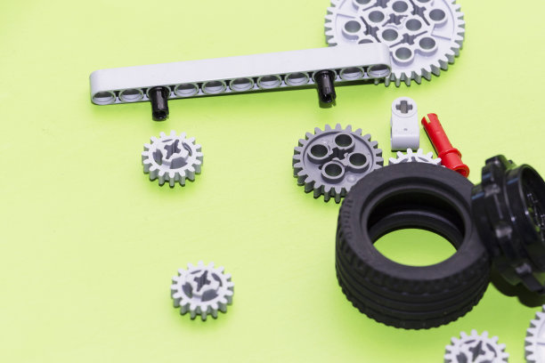 孩子们的设计师。儿童游戏细节。齿轮和轮子。图片下载