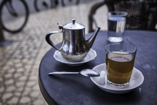 喝一杯新鲜的摩洛哥茶(HDRi)图片下载