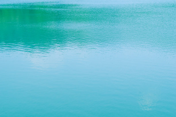 海浪特写，抽象背景蓝绿水纹理，夏日壁纸图片下载
