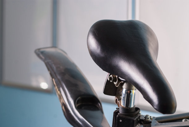 车间里的自行车椅图片下载