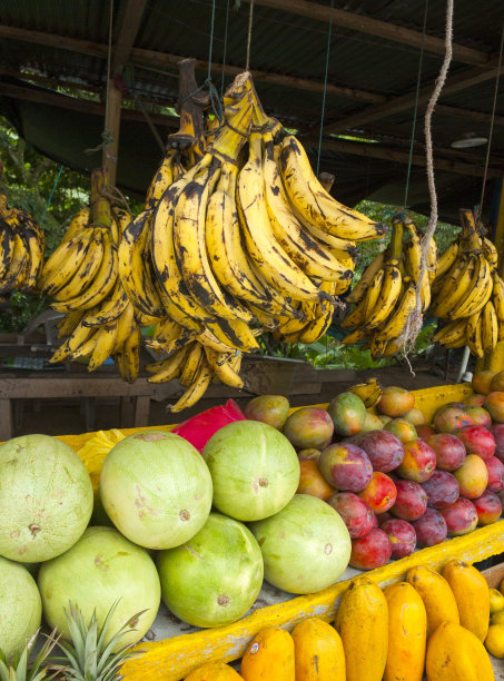 危地马拉的街头水果摊贩出售各种热带水果。图片下载