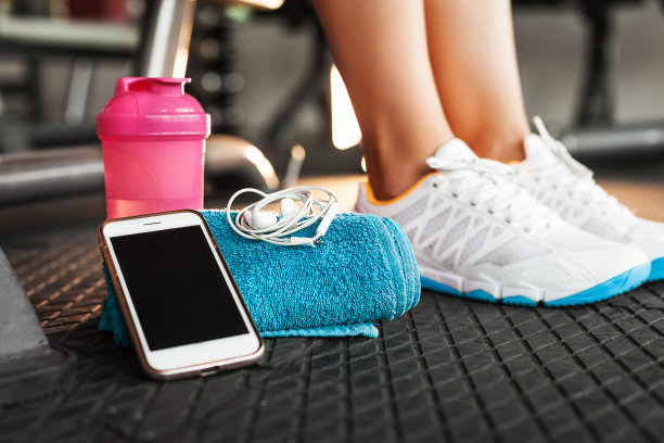 震动器，毛巾，智能手机和耳机图片下载