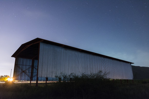 晚上仓库。图片下载