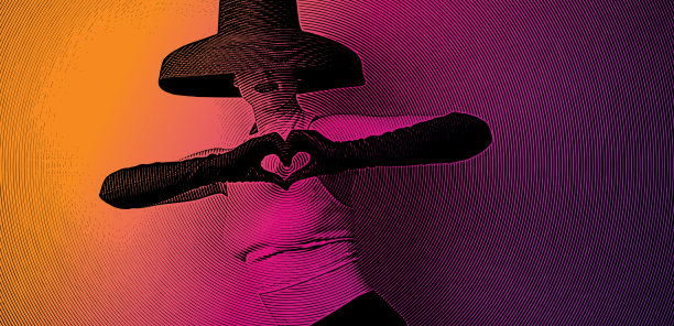 老女人用手做心形手势图片下载