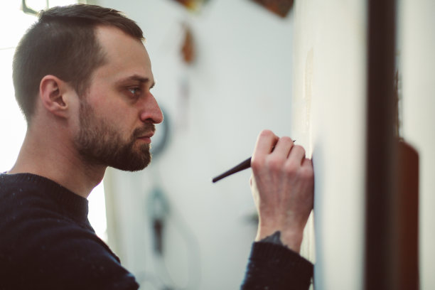 艺术家在画图片下载