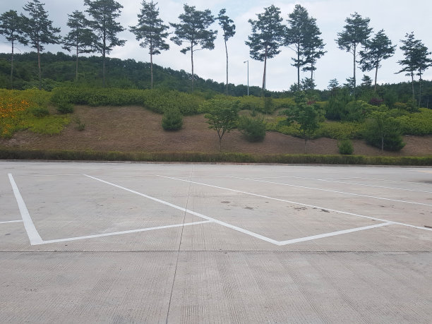室外停车场图片下载