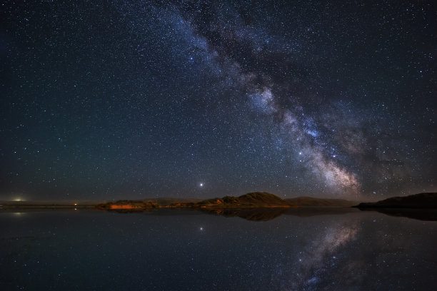 中国草原上的银河非常美丽图片下载