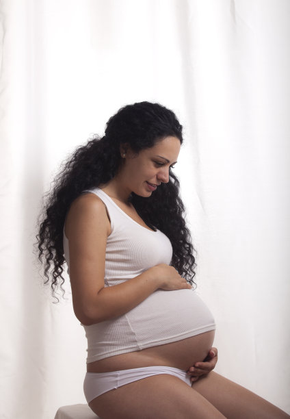 一个孕妇的肖像图片下载
