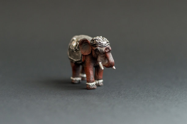 大象小雕像图片下载