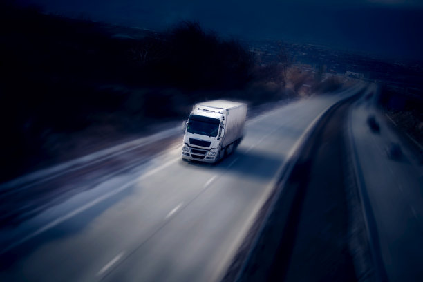 卡车在路图片下载