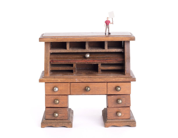 小的复古书桌-干净的书桌政策图片下载