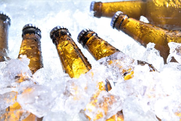 啤酒瓶图片下载