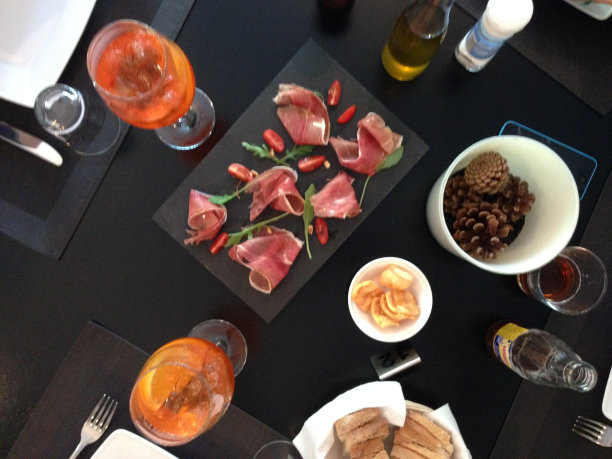 鸡尾酒和开胃菜图片下载