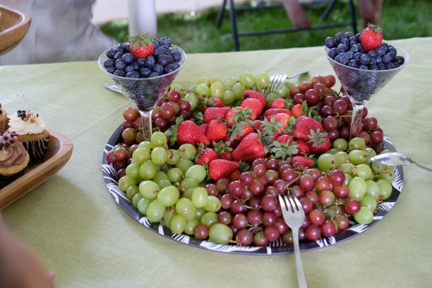 优雅的派对水果拼盘图片下载