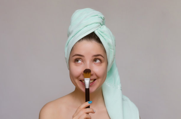 女性面部皮肤护理治疗。图片下载