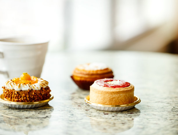 美味的蛋糕和一杯咖啡的特写图片下载