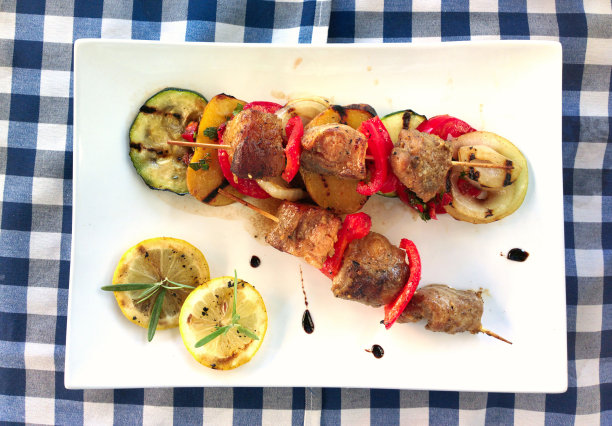 野餐。烤肉串。羊肉串。图片下载