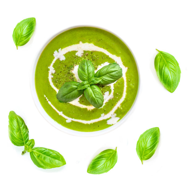 孤立的草药。罗勒叶，红辣椒，青椒的创意布局。平的。食物成分被隔离在白色的背景下，靠近图片下载