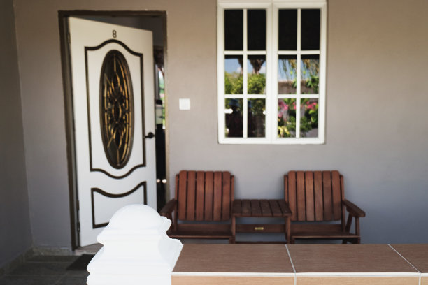 热带度假村房屋的模糊背景图片下载