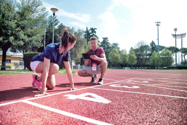 跑步者和她的教练图片下载