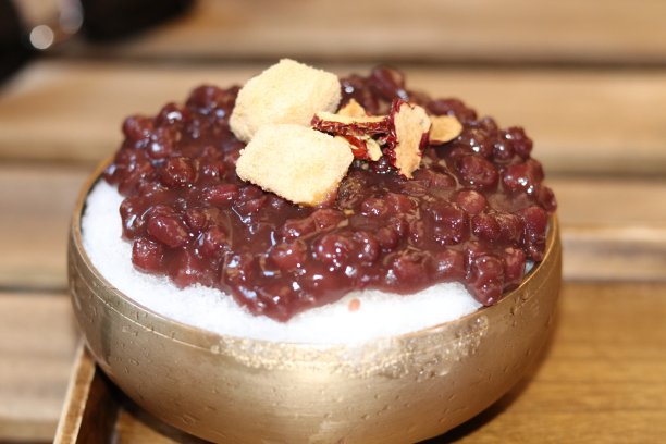 凉爽的冰甜点图片下载