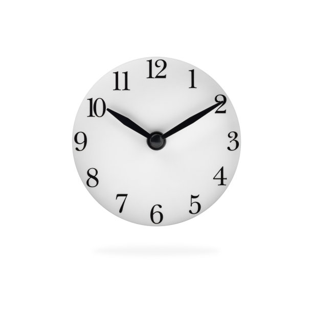 模拟时钟面隔离在白色背景上，时间概念图片下载